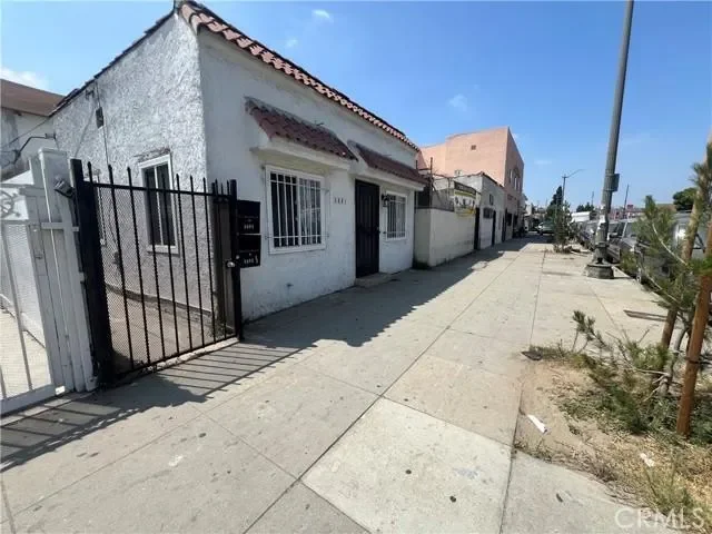 5881 S Broadway Avenue, Los Angeles, CA 90003, Los Angeles, California, United States. - Photo 12
