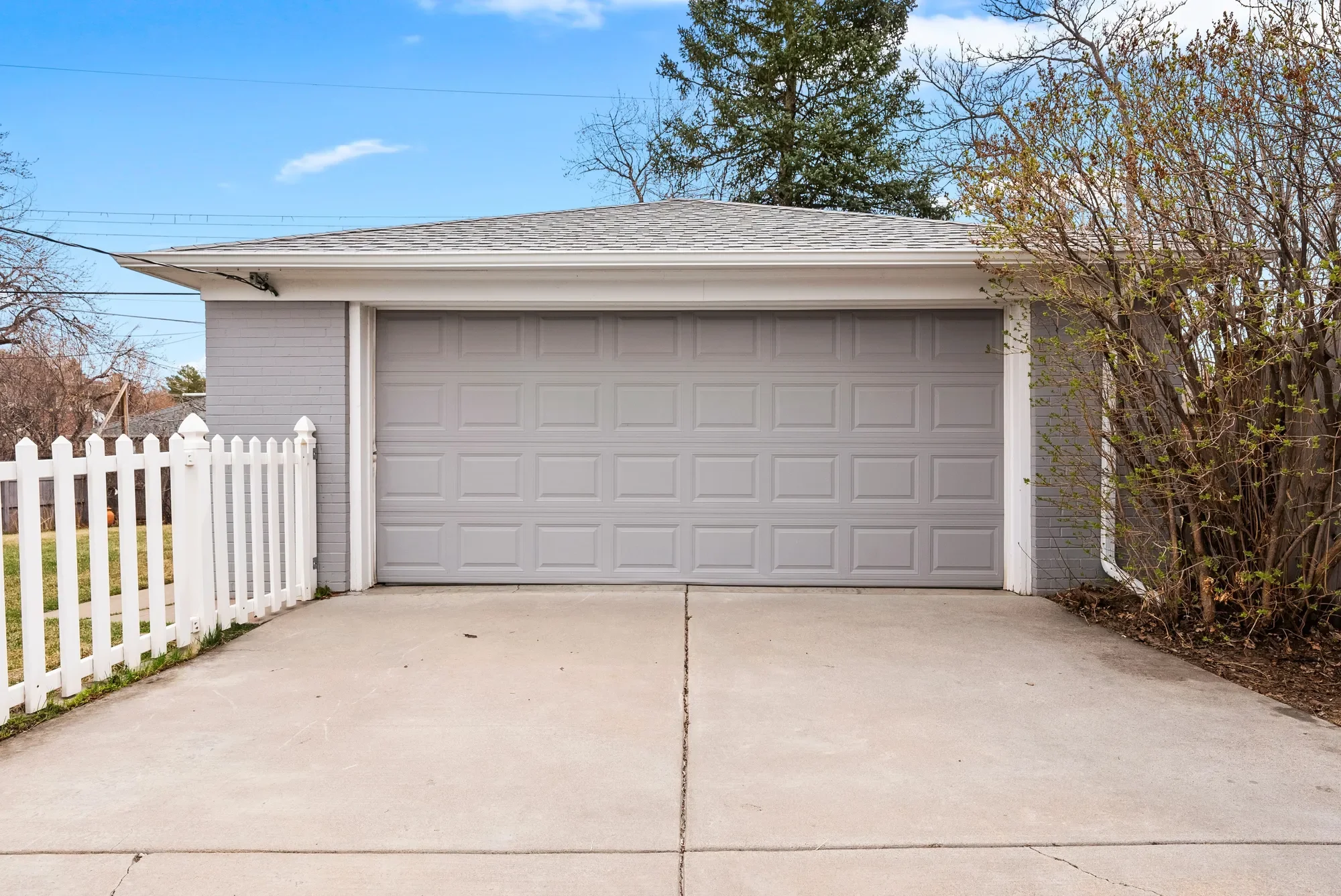 Exterior photo 2