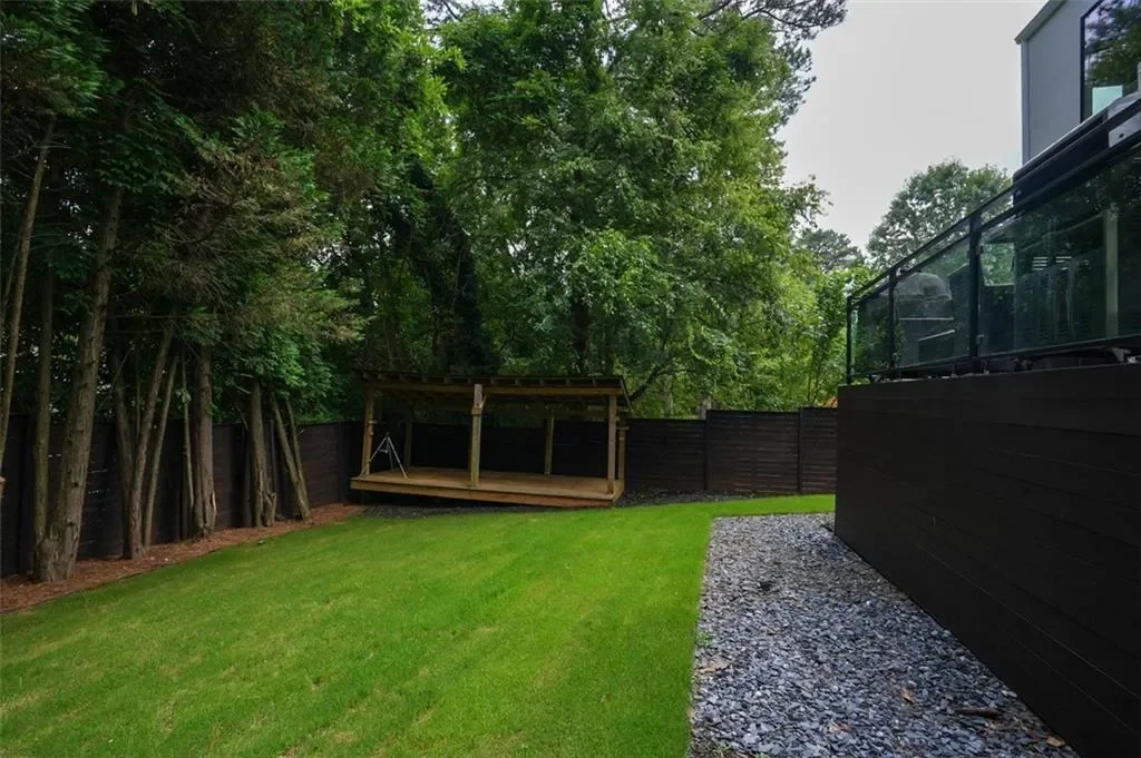 Exterior photo 8