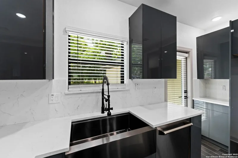 127 Haynes, San Antonio, Texas, United States. - Photo 12