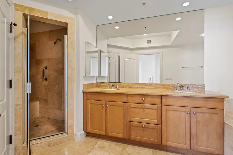 9025 Somerset Bay Lane, 302 - Vero Beach, Florida