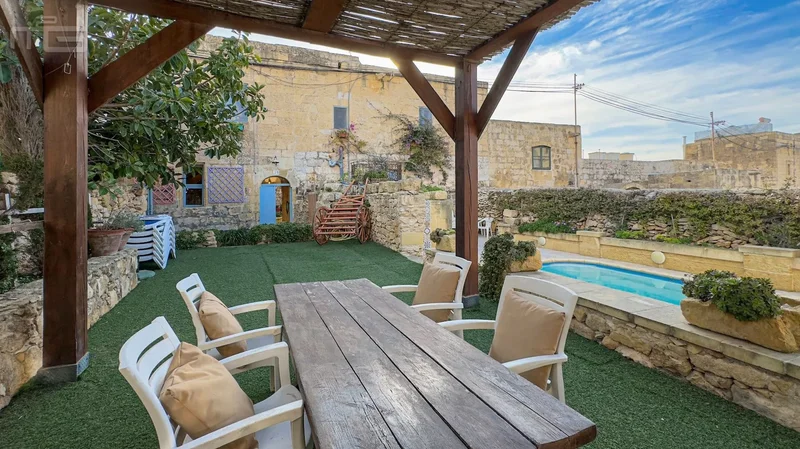 SAN1044 - Charming farmhouse with character pool and private courtyard