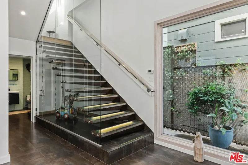 24 Clubhouse Avenue, Los Angeles, California, United States. - Photo 14