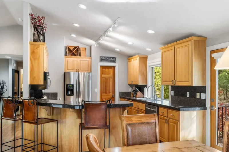 17927 Foursome Lane #6 , Sunriver, OR 97707, Sunriver, Oregon, United States. - Photo 25