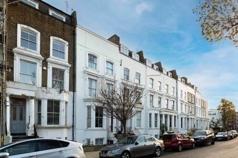 This is a rare opportunity to acquire a freehold building over 2,560 sq ft with a large garden.
