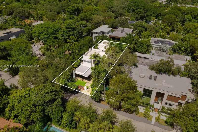 2321 Trapp Ave, Miami, Florida, United States. - Photo 35