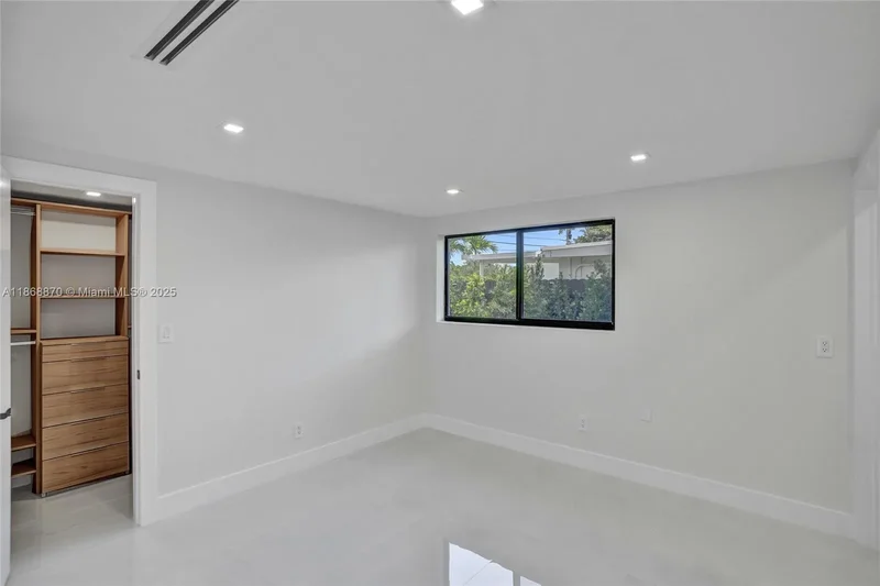 1931 NE 186th Dr, North Miami Beach, Florida, United States. - Photo 24