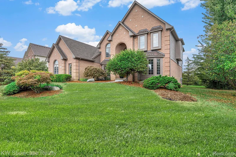 47266 White Pines Drive, Novi, MI 48374, Novi, Michigan, United States. - Photo 5