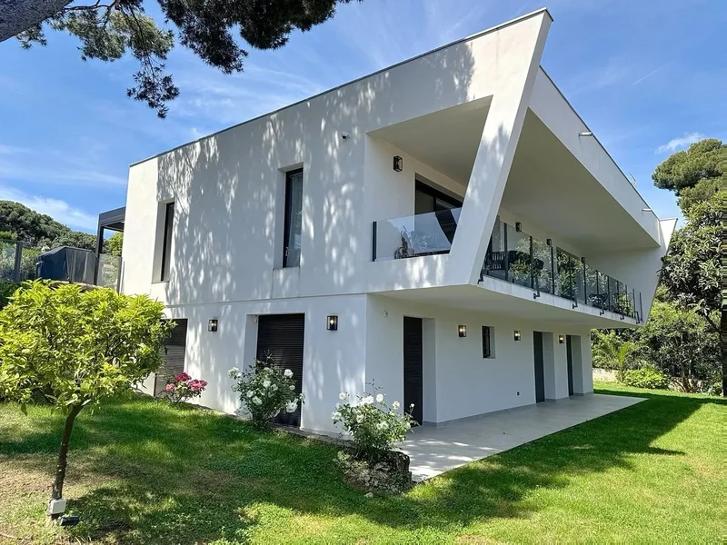 Cap Martin - Magnificent Contemporary Villa with Pool
