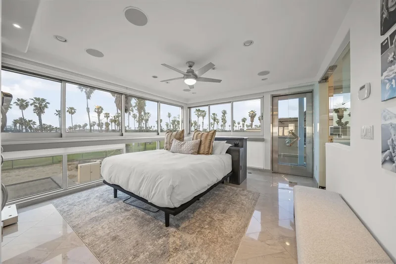 2999 Ocean Front Walk 2, San Diego, California, United States. - Photo 25