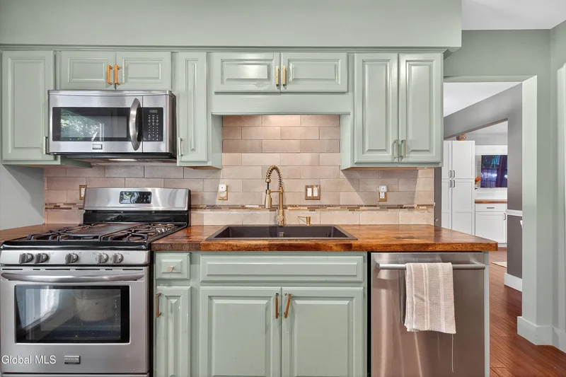 29 Lakewood Drive, Saratoga Springs, Inside, NY 12866, Saratoga Springs, New York, United States. - Photo 33