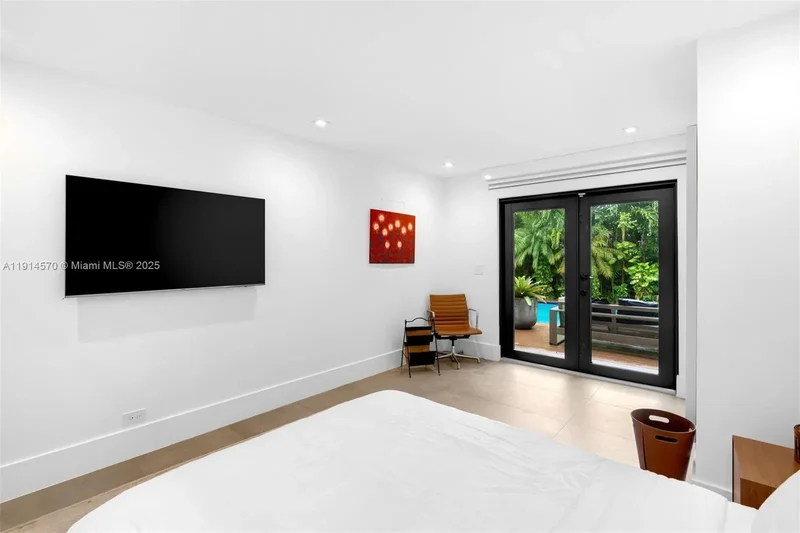 2815 Regatta Ave, Miami Beach, Florida, United States. - Photo 28