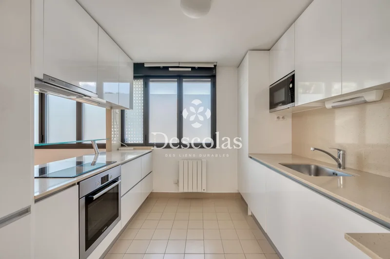 House 6 room(s) 4 bedroom(s) 147.21 m²