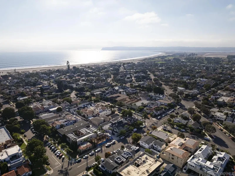 825 9th St., Coronado, California, United States. - Photo 7