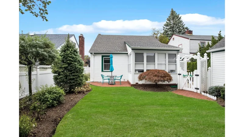 18 School Street, Malverne, New York, United States. - Photo 14