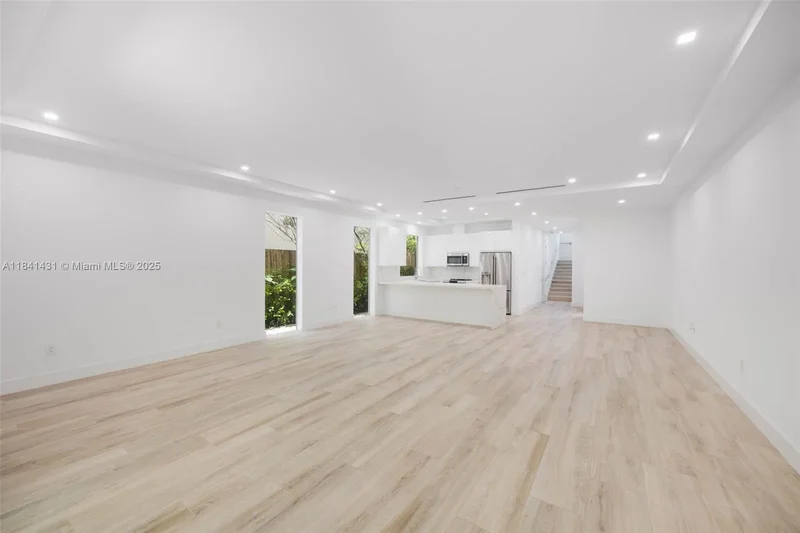 3162 Plaza St, Miami, Florida, United States. - Photo 21