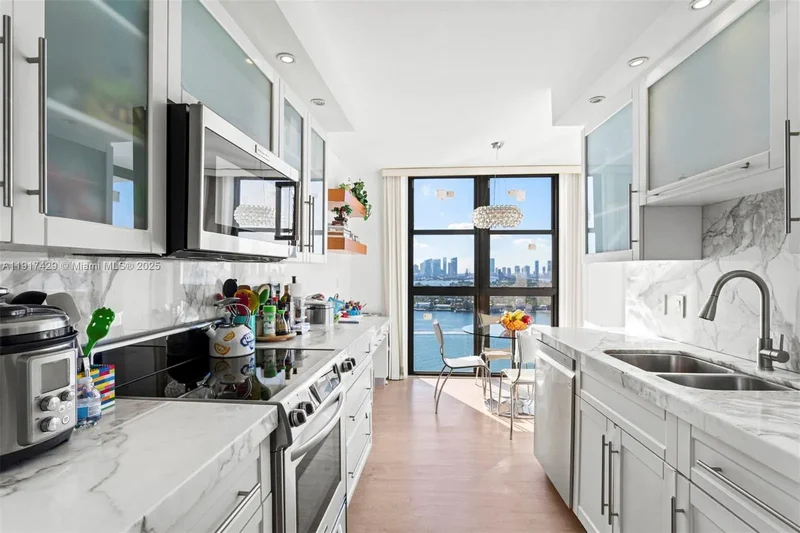 9 Island Ave 2006, Miami Beach, Florida, United States. - Photo 22