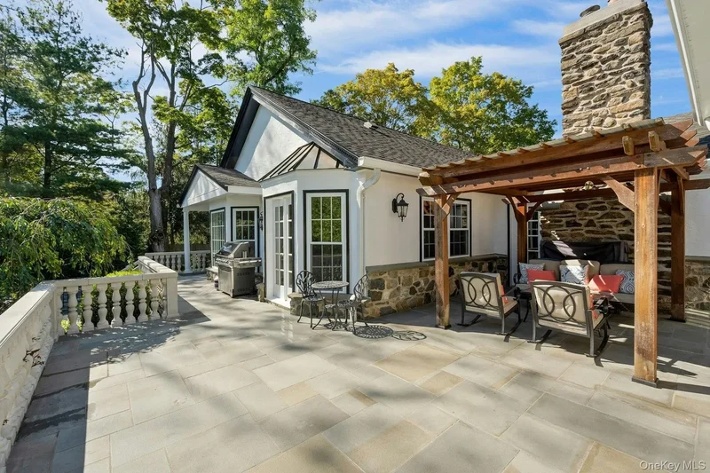 455 Rosedale Avenue, White Plains, New York, United States. - Photo 2