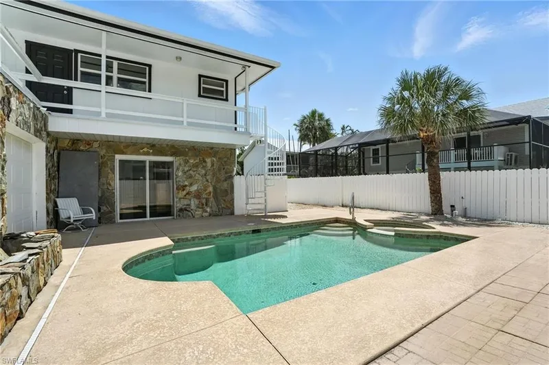 131 Bay Mar DR, Fort Myers Beach, Florida, United States. - Photo 4