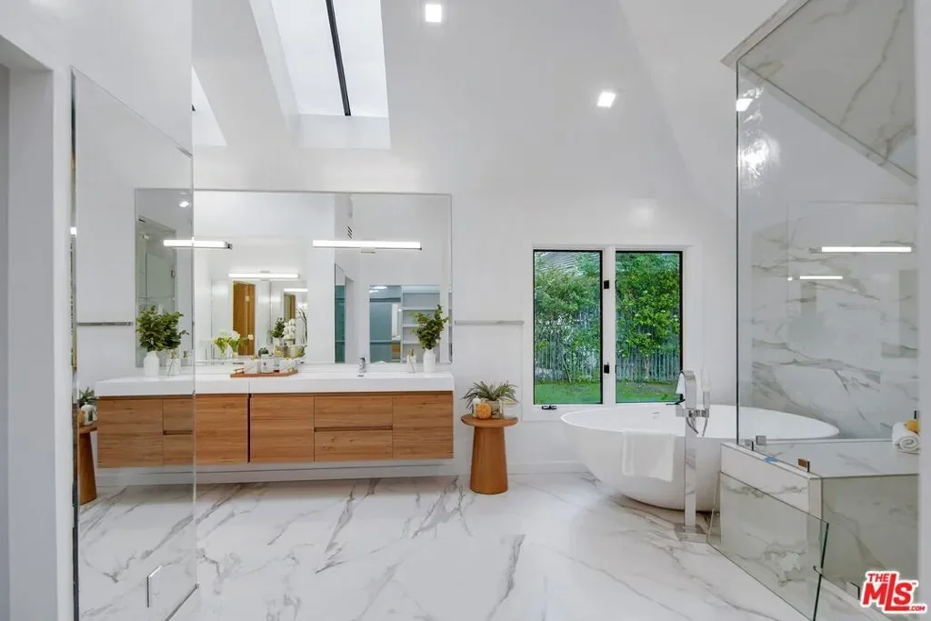 4050 Clarinda Drive, Los Angeles, California, United States. - Photo 2