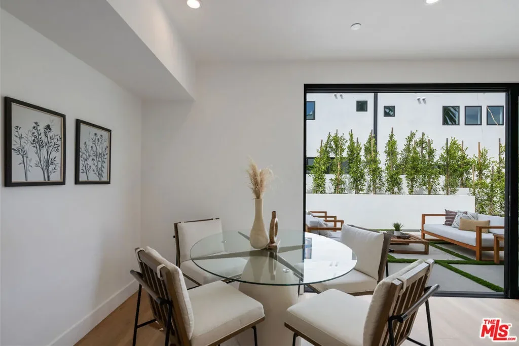 2007 Bellevue Avenue, Los Angeles, California, United States. - Photo 27