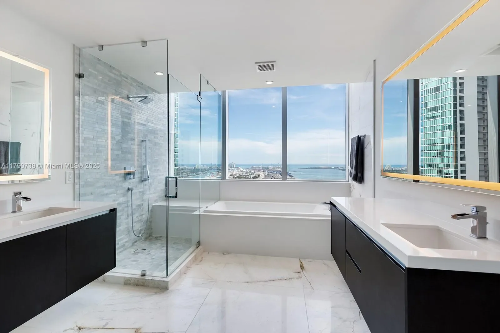 851 NE 1st Ave 3611, Miami, Florida, United States. - Photo 17