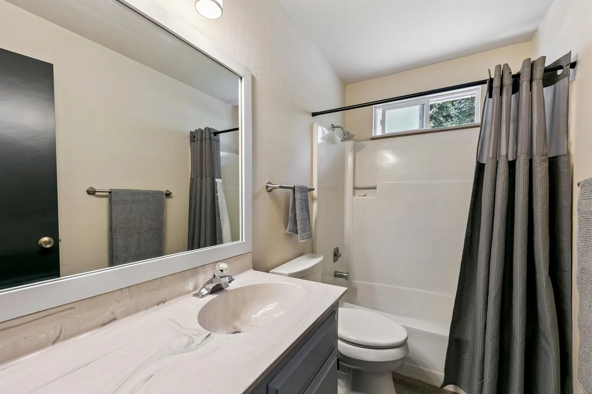 10228 Jeffery Pine Road, Truckee, California, United States. - Photo 18