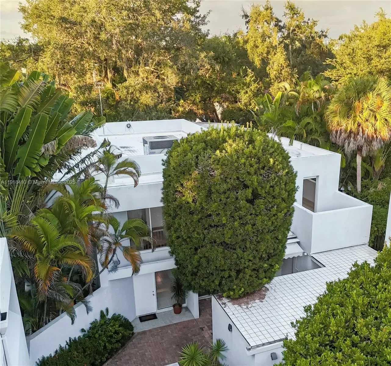 2475 S Bayshore Dr #2, Miami, Florida, United States. - Photo 6