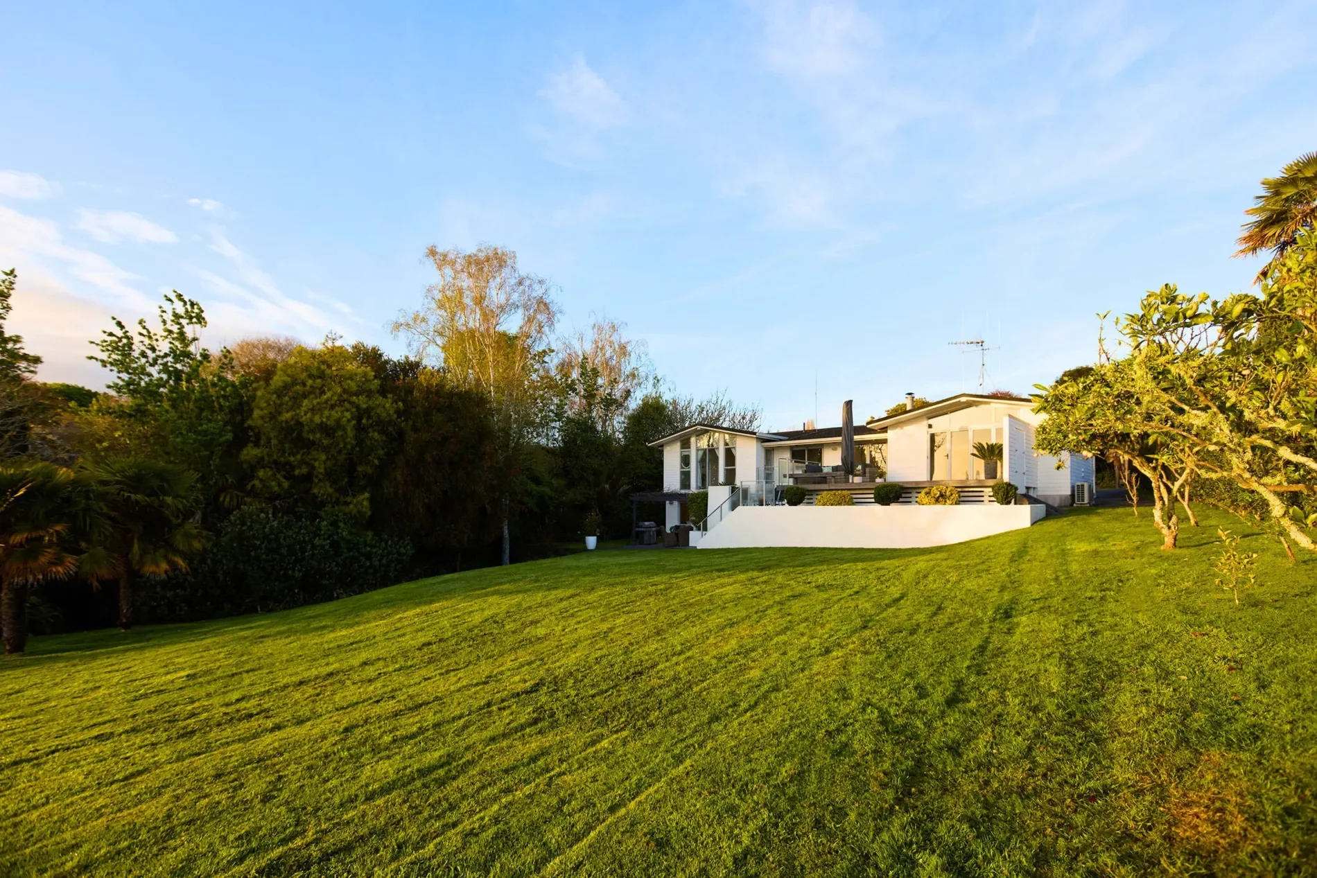 Exterior photo 5