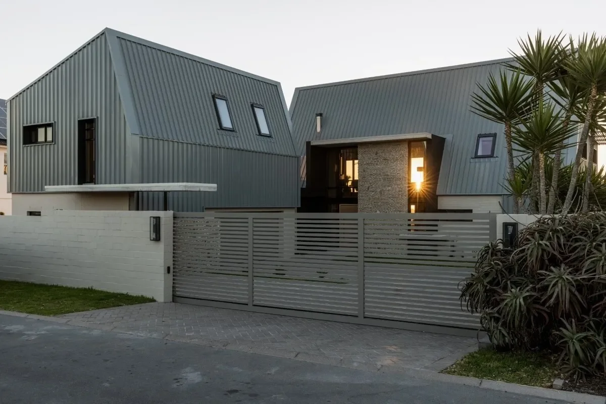 Exterior photo 1