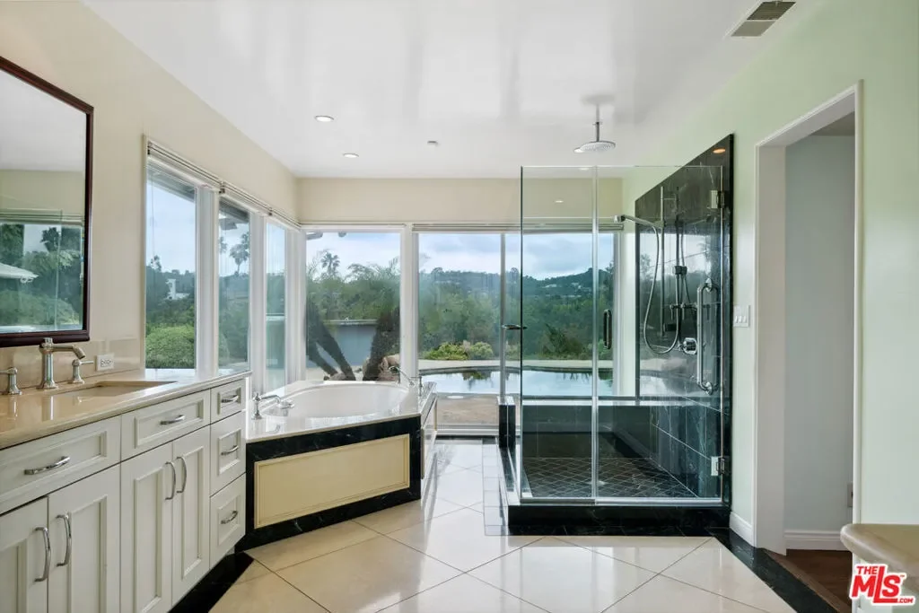 15901 High Knoll Road, Los Angeles, California, United States. - Photo 25