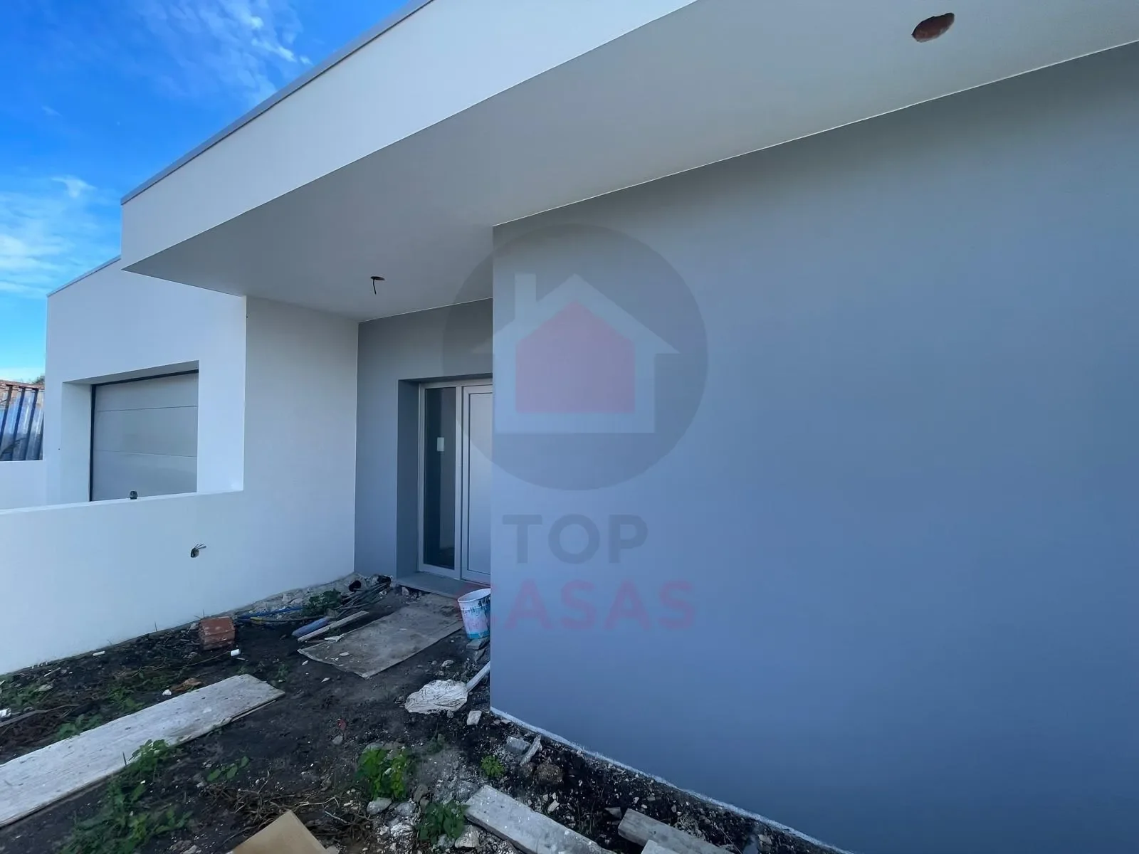 Exterior photo 5