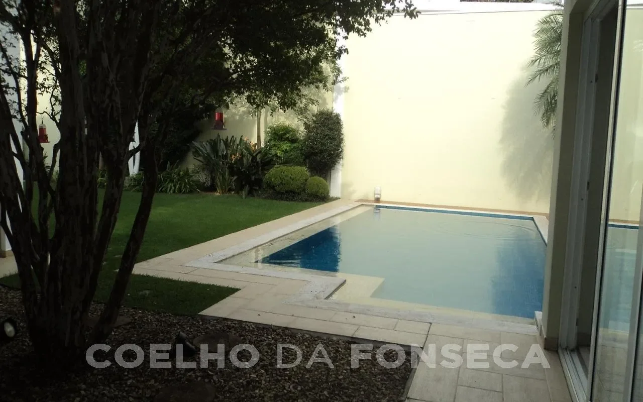 Exterior photo 4