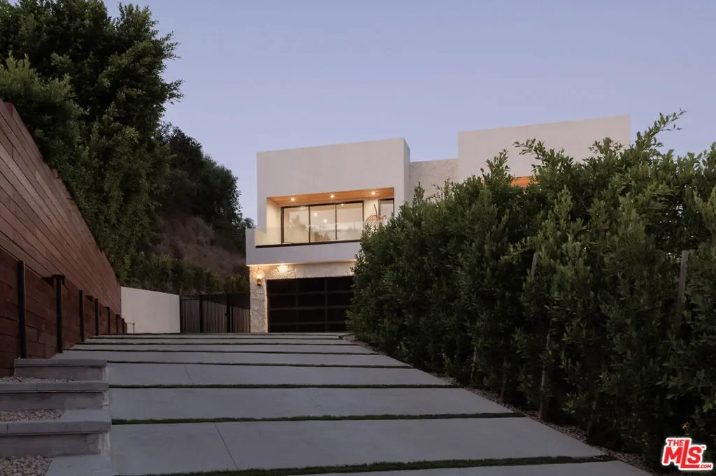 2608 Zorada Drive, Los Angeles, California, United States. - Photo 25