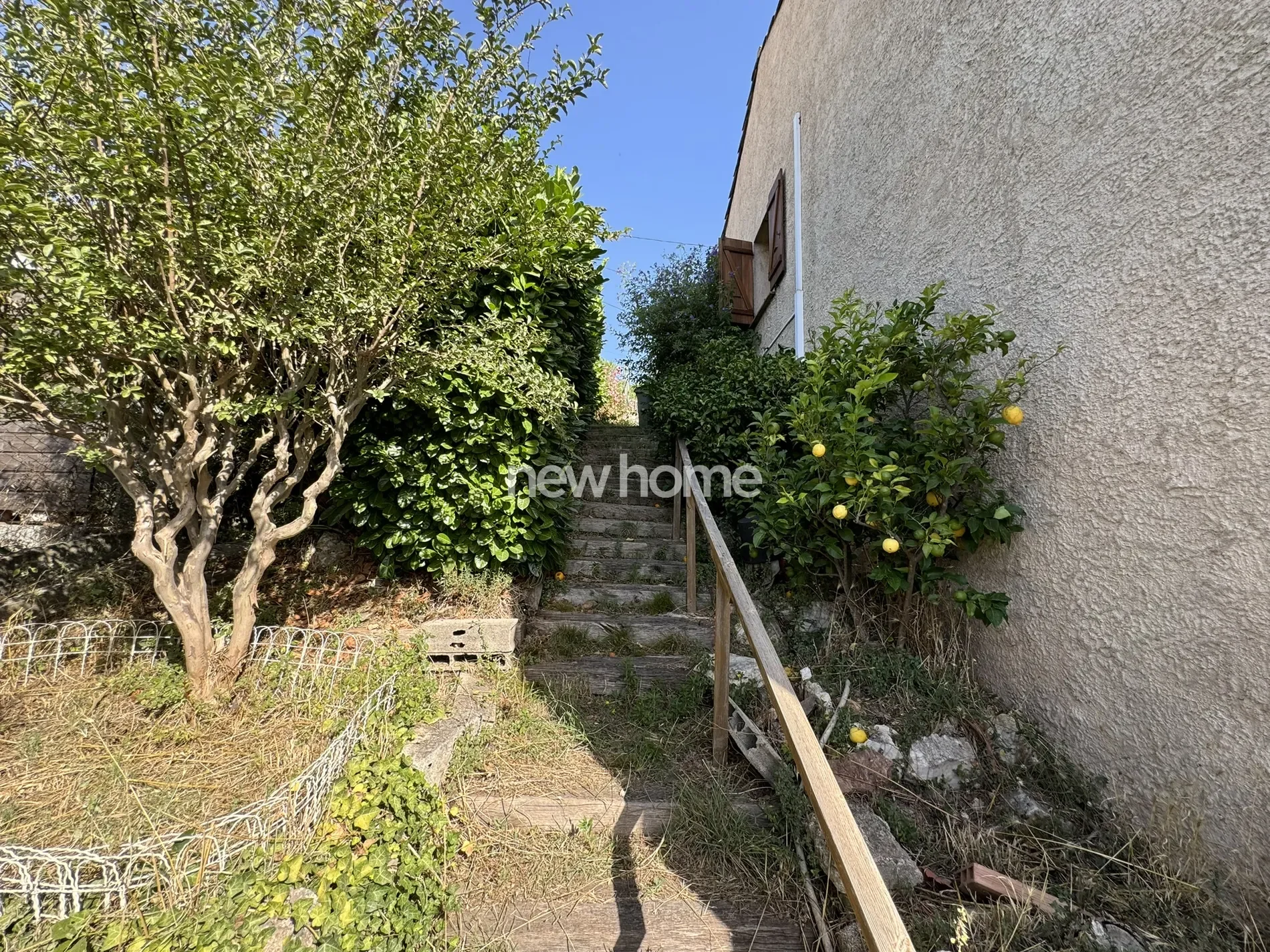 Exterior photo 6
