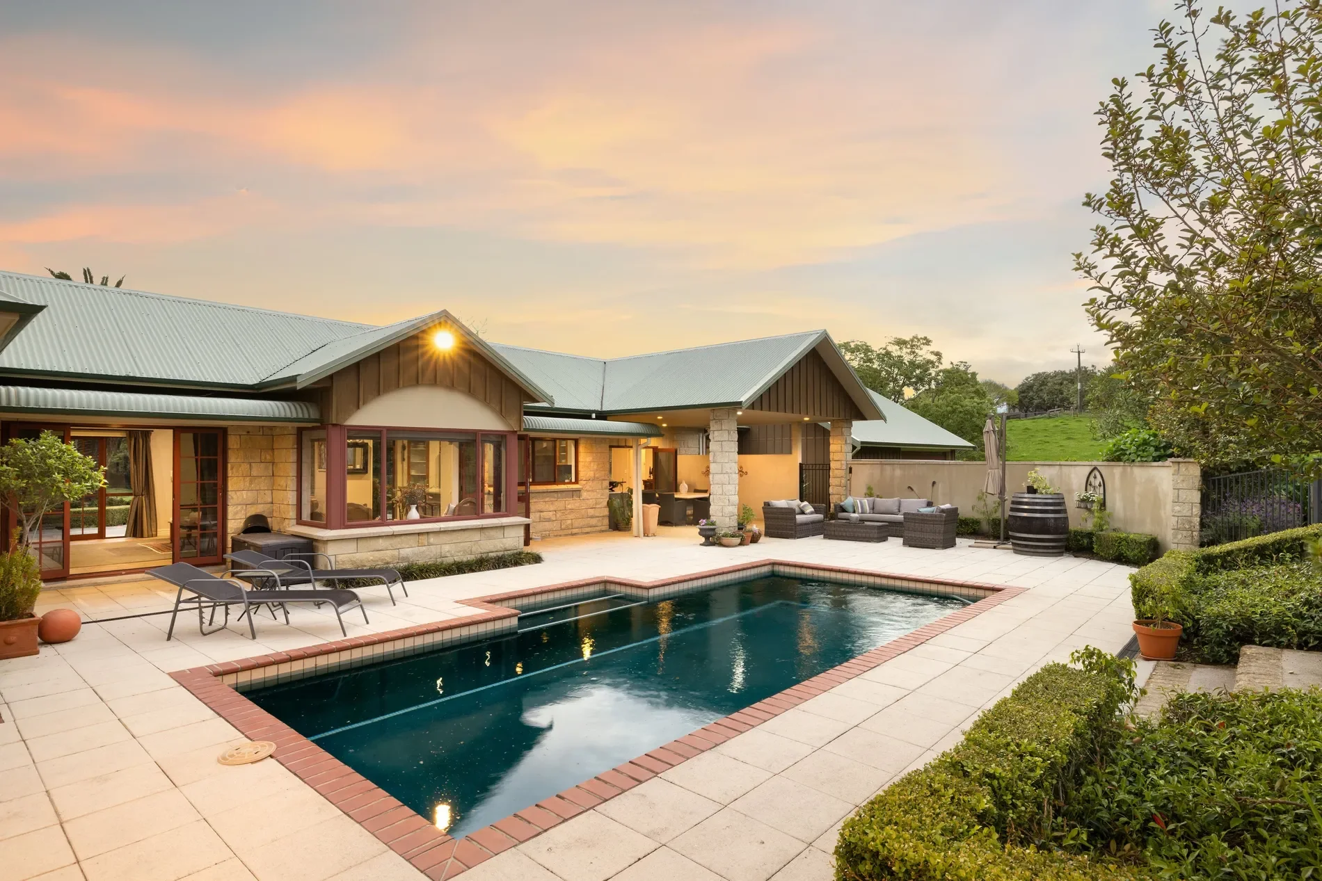 Exterior photo 8