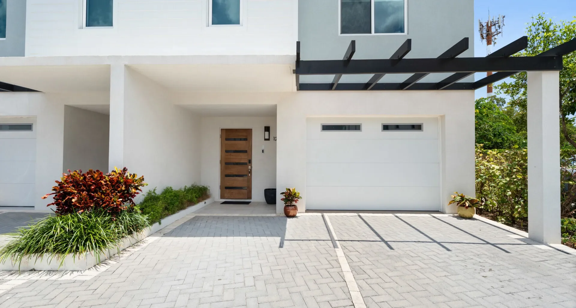 Exterior photo 2