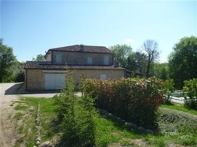 Exterior photo 5