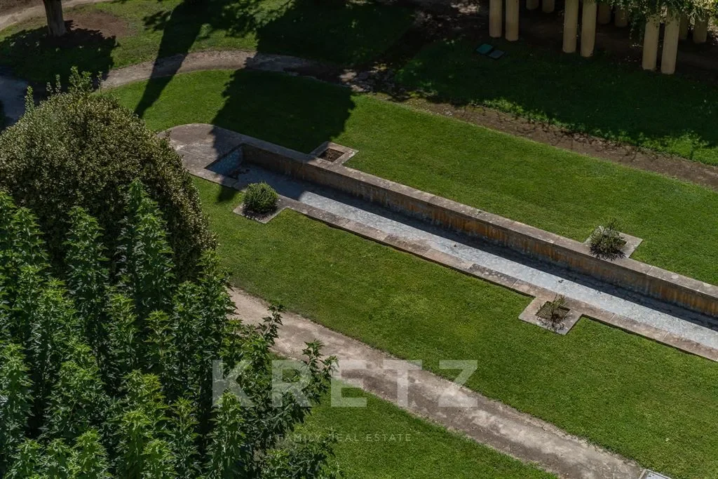 Exterior photo 4
