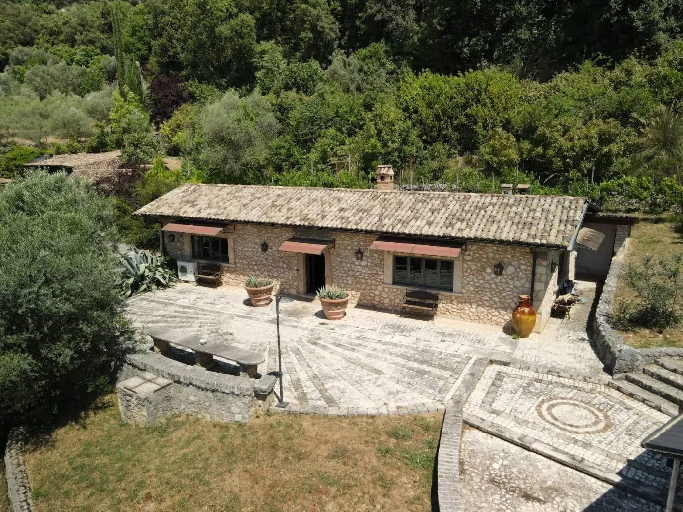 Exterior photo 3