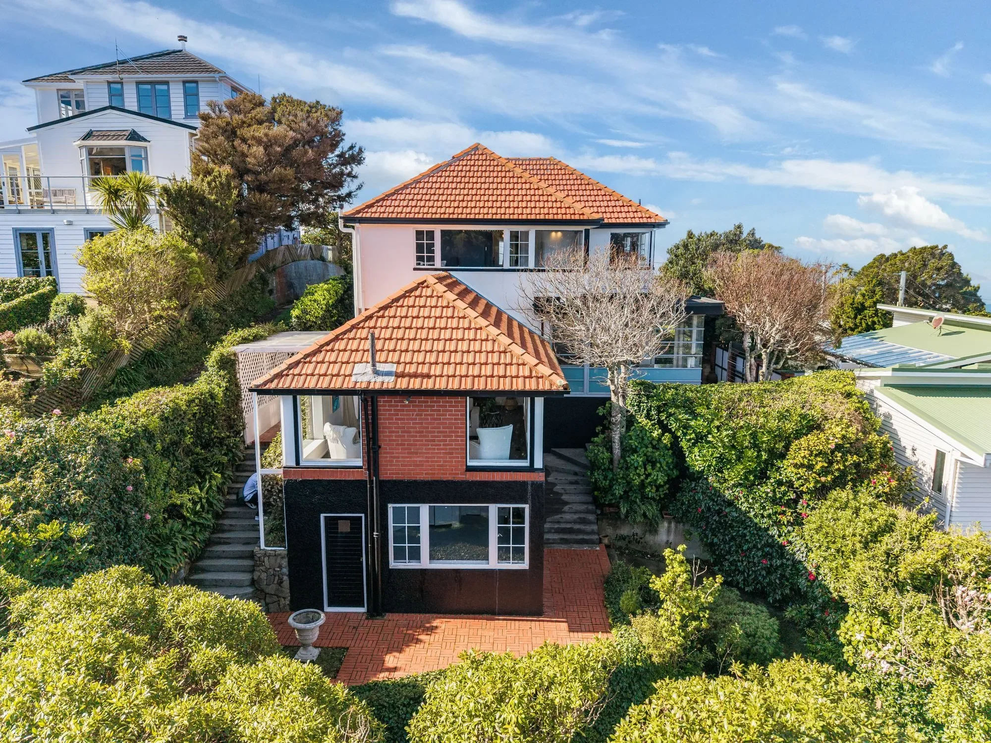 Exterior photo 4