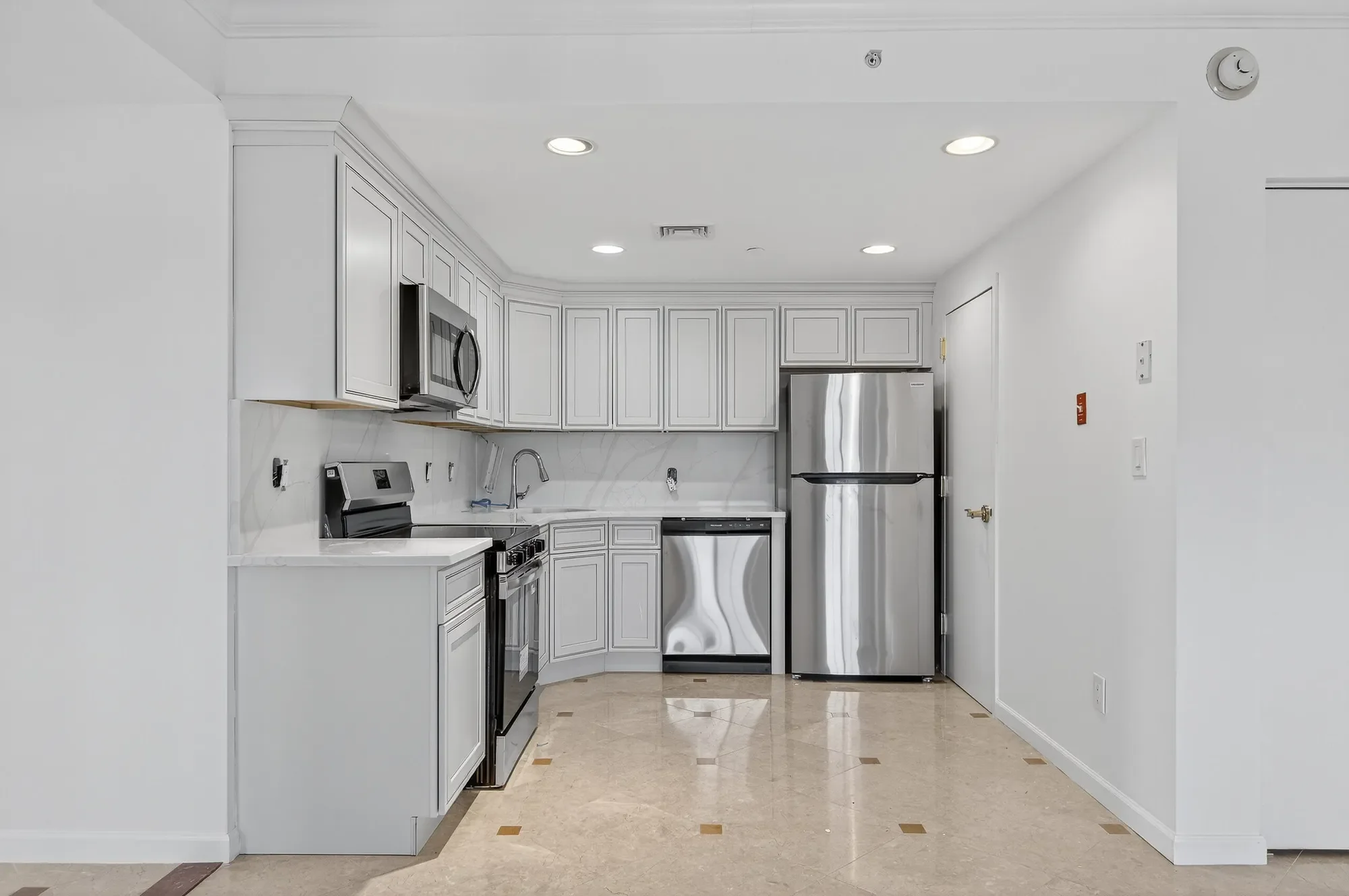 242 Maple Unit# 501, Westbury, NY 11590, Salisbury, New York, United States. - Photo 12