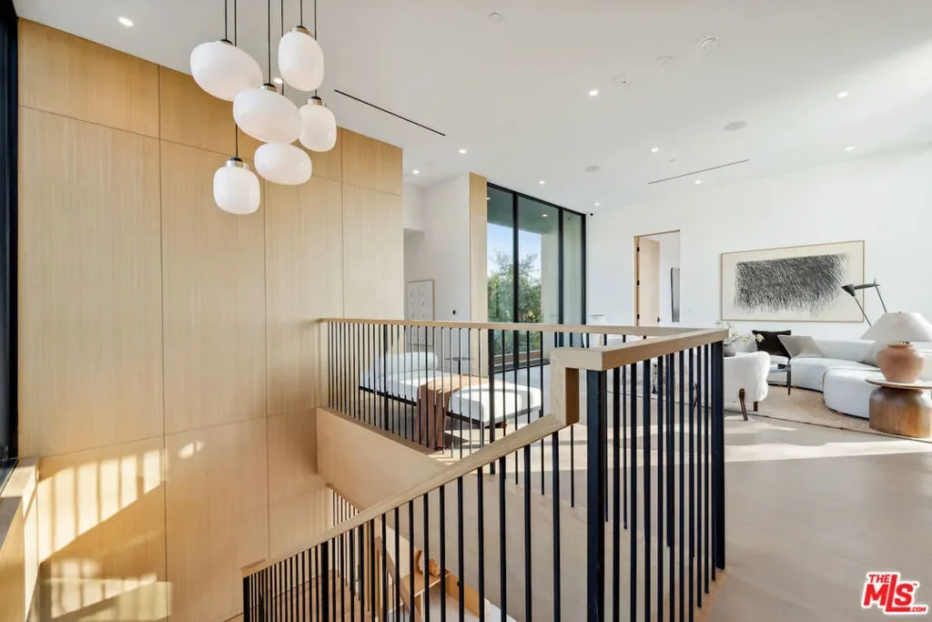 1149 Linda Flora Drive, Los Angeles, California, United States. - Photo 18