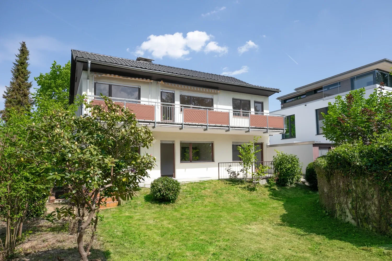 Exterior photo 3