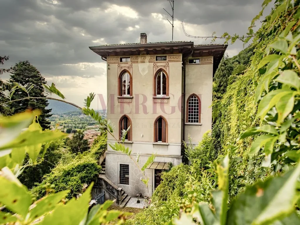 Via Vittorio Veneto, Airuno, Lombardy, Italy. - Photo 10