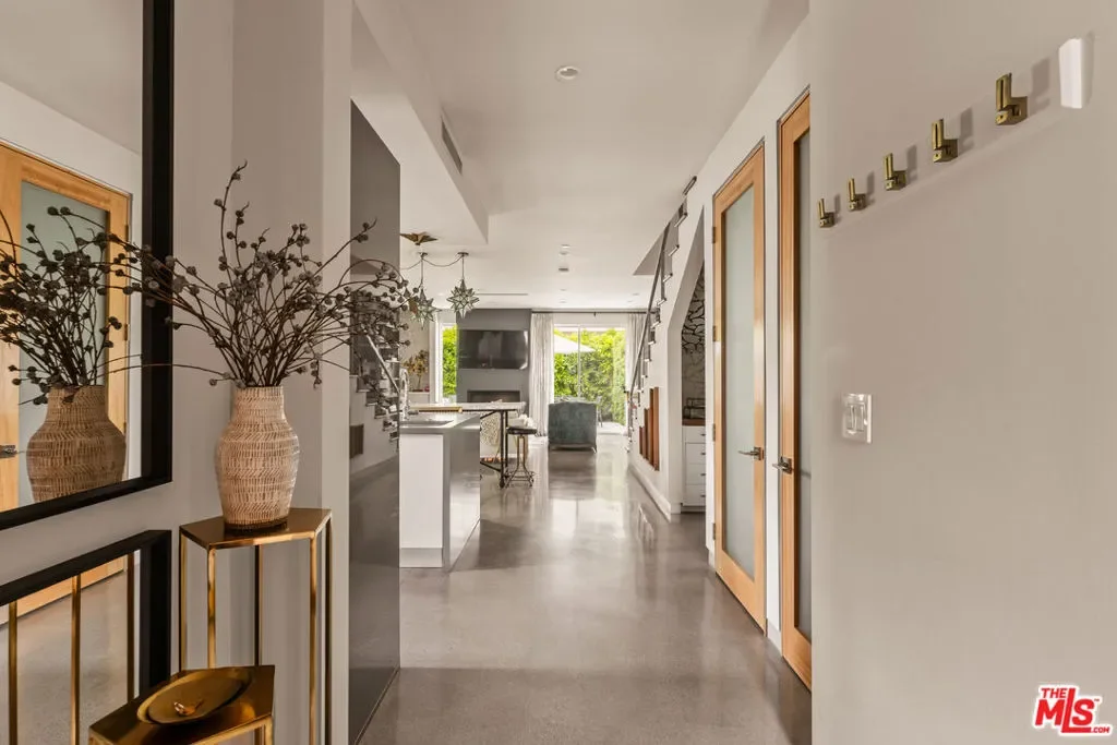 8512 Hargis Street, Los Angeles, California, United States. - Photo 16