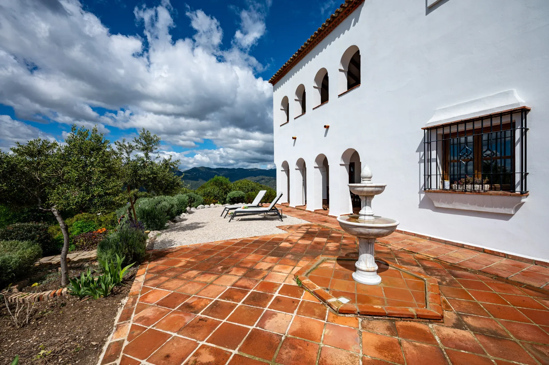 Exterior photo 12