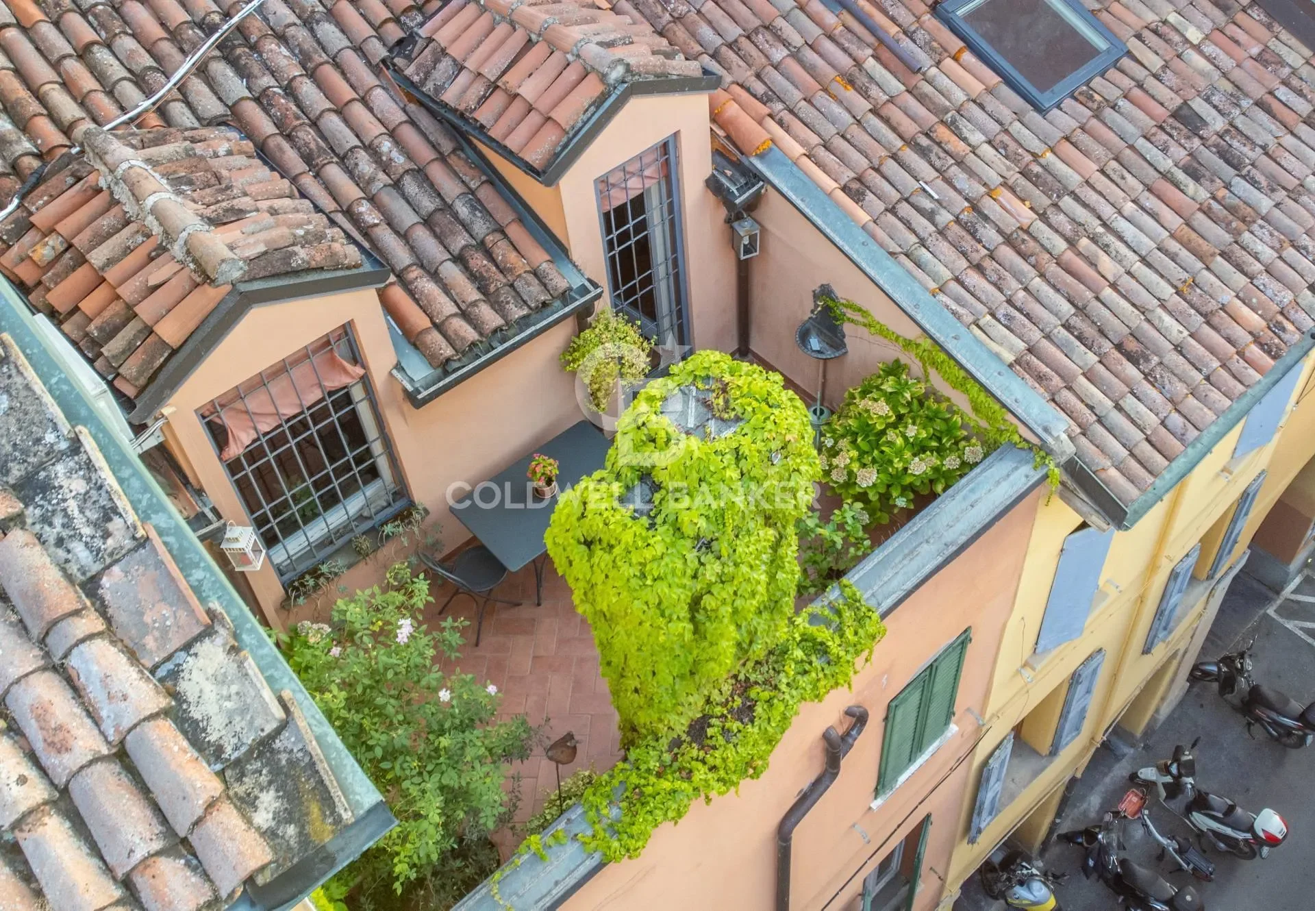 Via San Petronio Vecchio, Bologna, Emilia-Romagna, Italy. - Photo 7