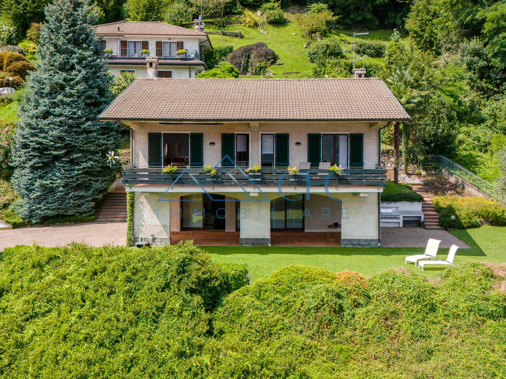 Exterior photo 10