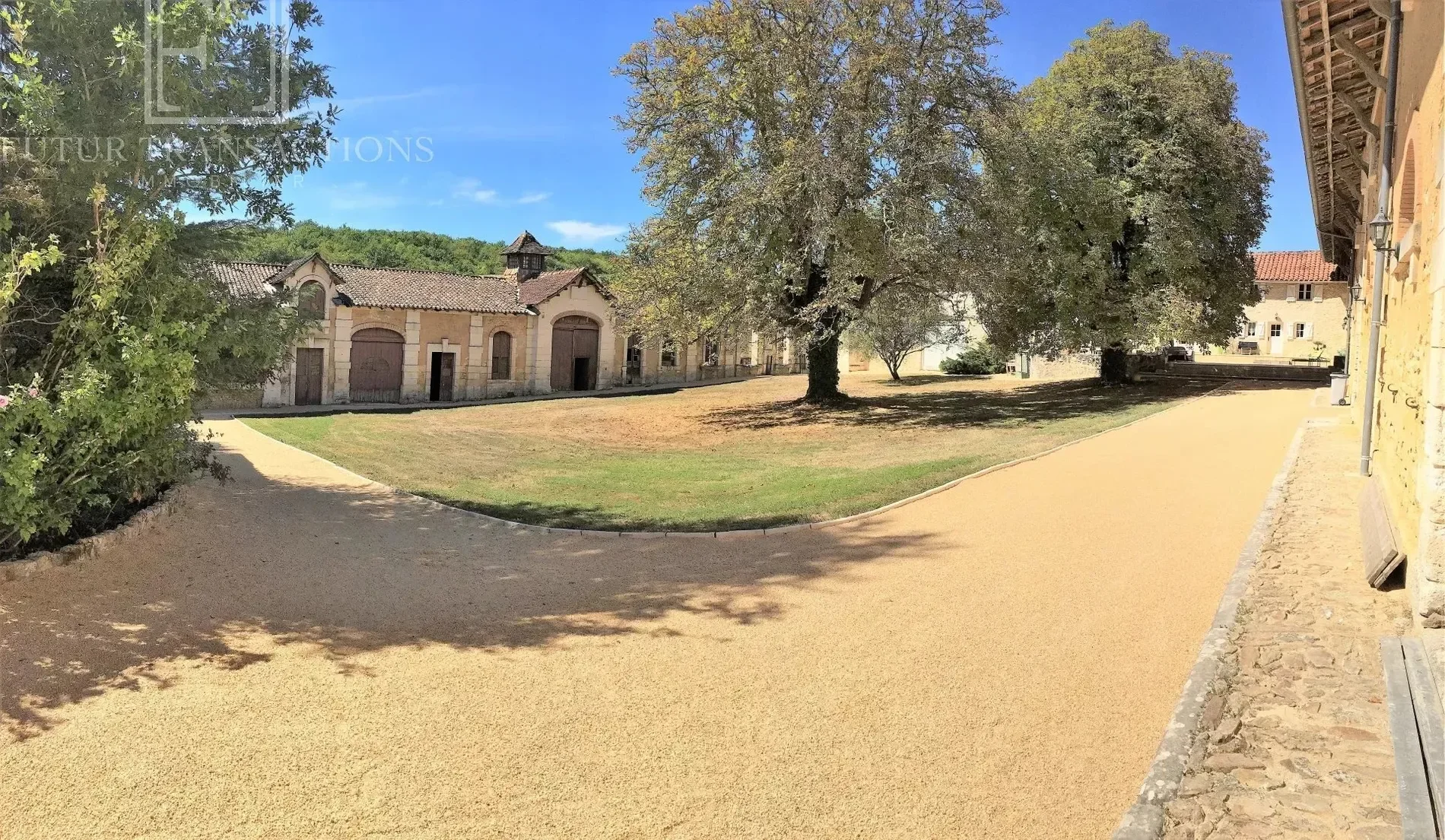 Exterior photo 4